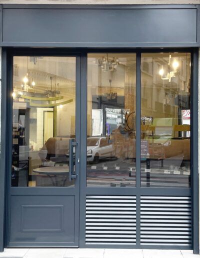 devanture de commerce en acier sur mesure avec finition haut de gamme à Montpellier